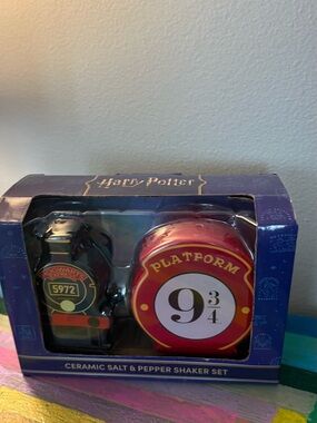 Harry Potter Red Platform 9 3/4 Ceramic Salt & Pepper Shaker Set